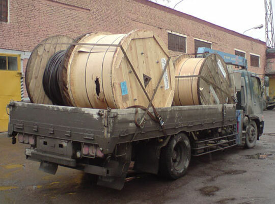 фото перевозка катушек манипулятором